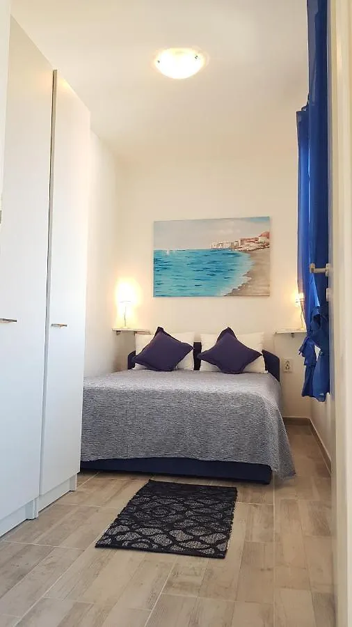 קאלי Colour Apartments 0*,